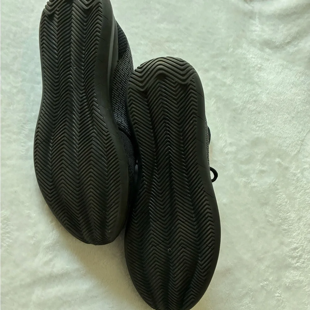 Propet Black and Gray Knit Sneaker